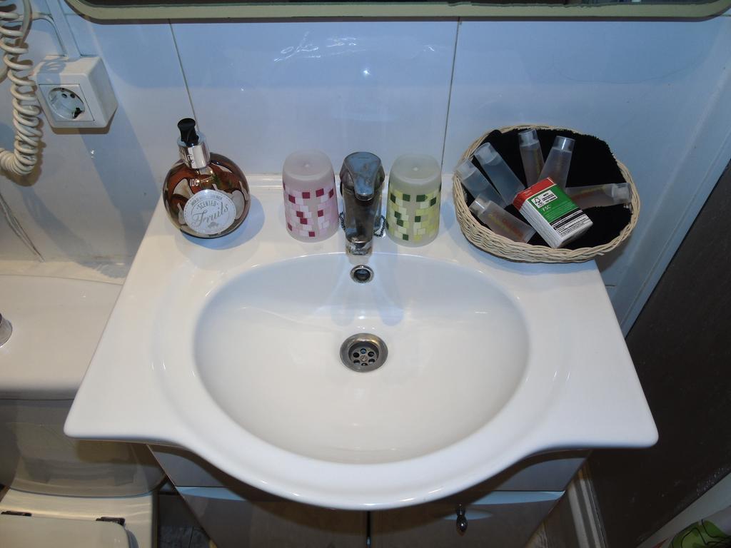 Hostal Aribau Barcelona Værelse billede