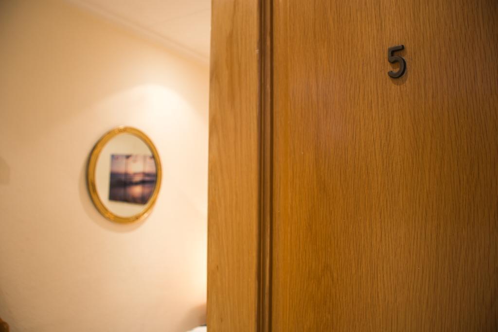 Hostal Aribau Barcelona Eksteriør billede